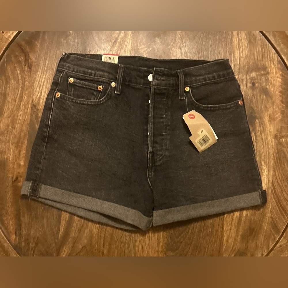LEVI'S, WEDGIE FIT SHORT, HIGH RISE, SNUG THROUGH HIP AND THIGH, BUTTON FLY